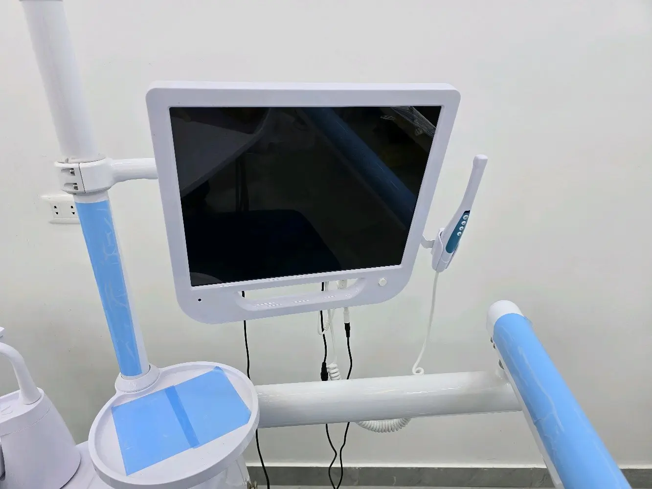 عيادة طب أسنان وطب عام حديثة  للبيع بسعر حرررق