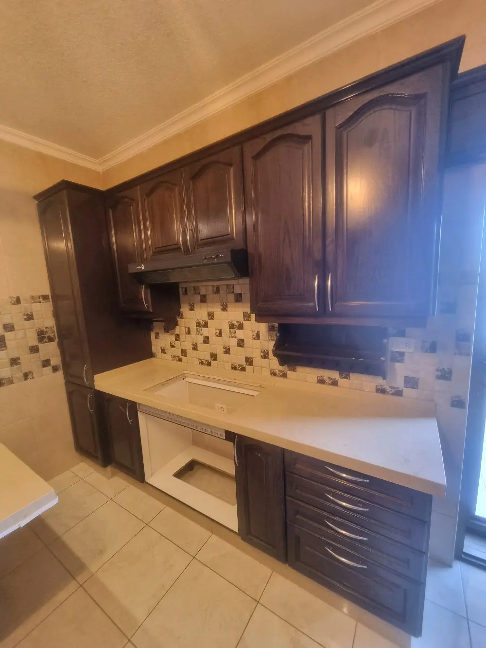 من المالك شقة طابق ثاني مساحة ١٧٧  عمان البيادر اول ابو السوس خلف مسجد حسين خواج