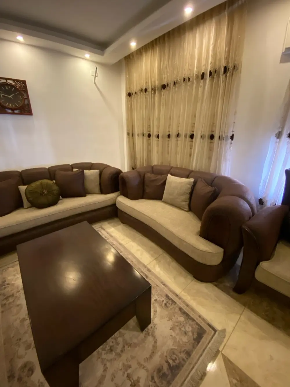 اثاث غرفة ضيوف كاملة بحالة ممتازة