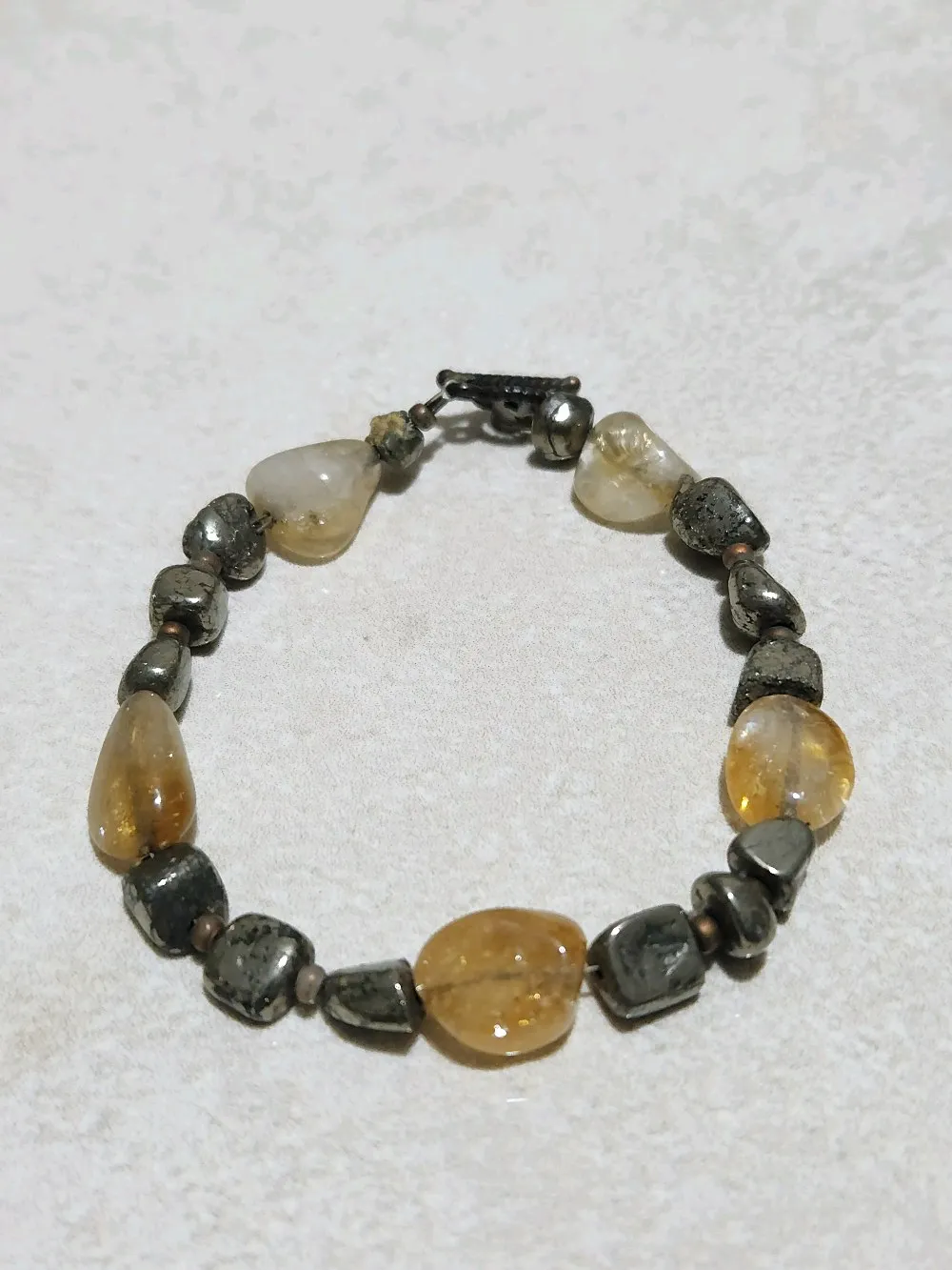 سوار  من السترين الطبيعي والبيريت