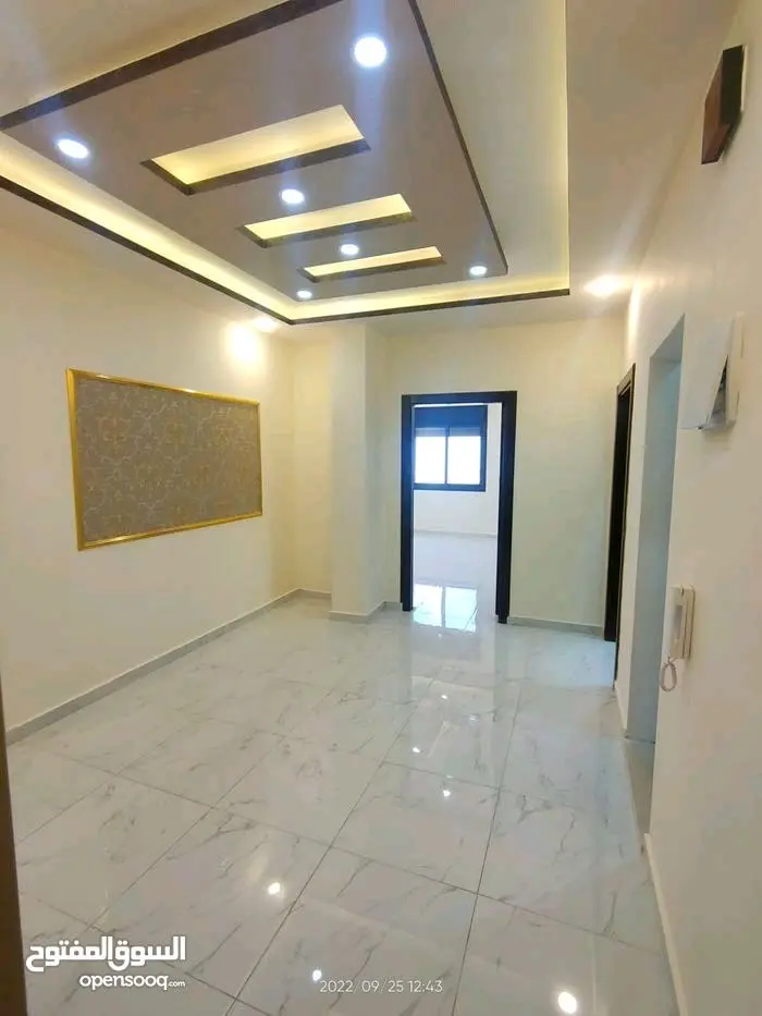 شقة 162 متر مع طاقة شمسية ومطبخ لامينيت عمرها سنتين البيع بسبب السفر