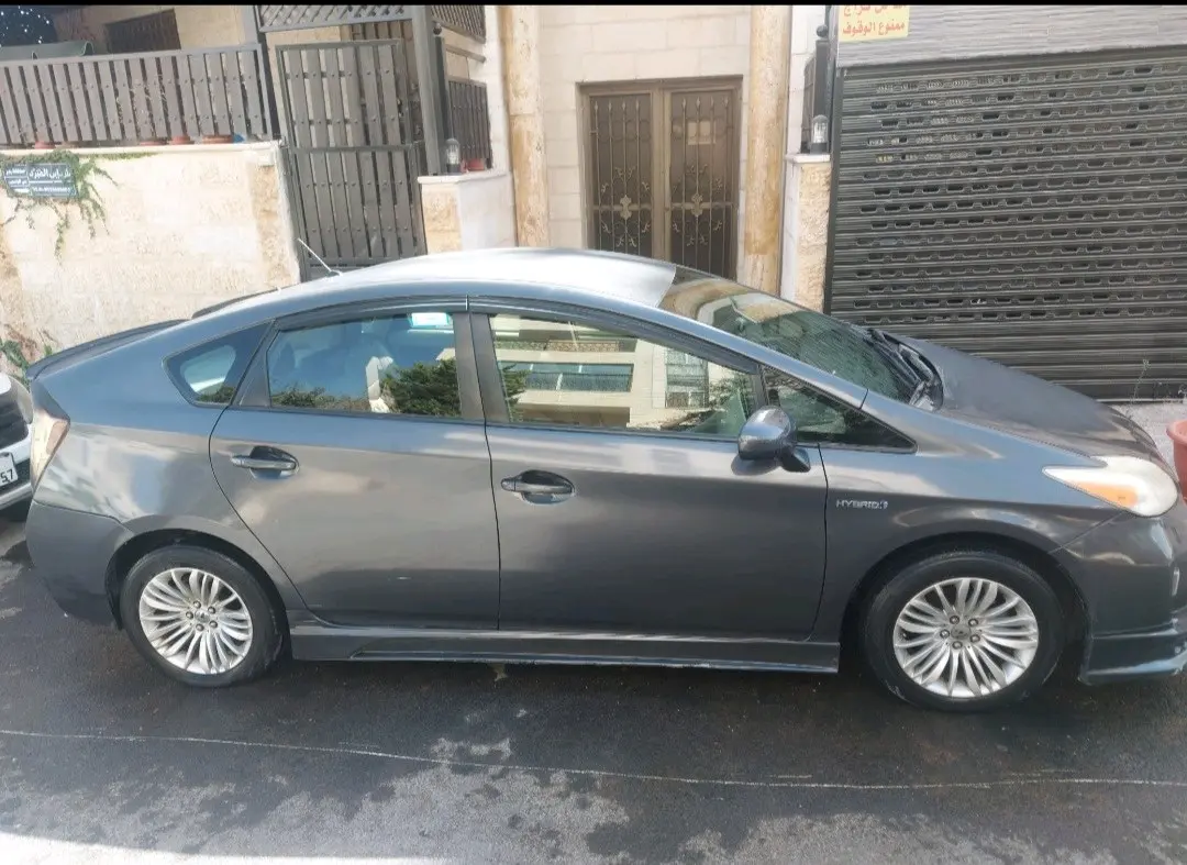 تويوتا بريوس للبيع