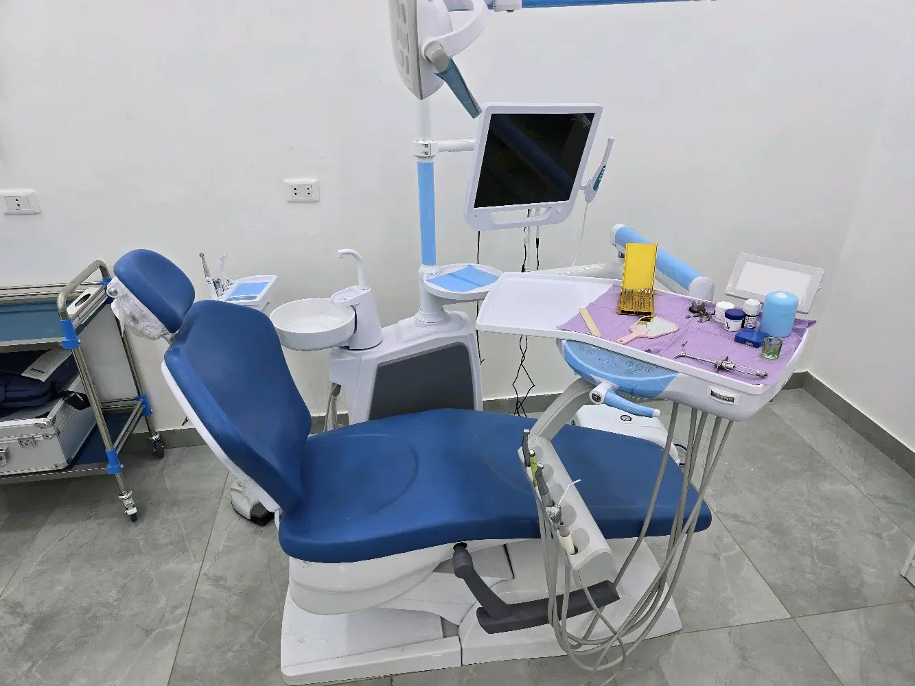 عيادة طب أسنان وطب عام حديثة  للبيع بسعر حرررق