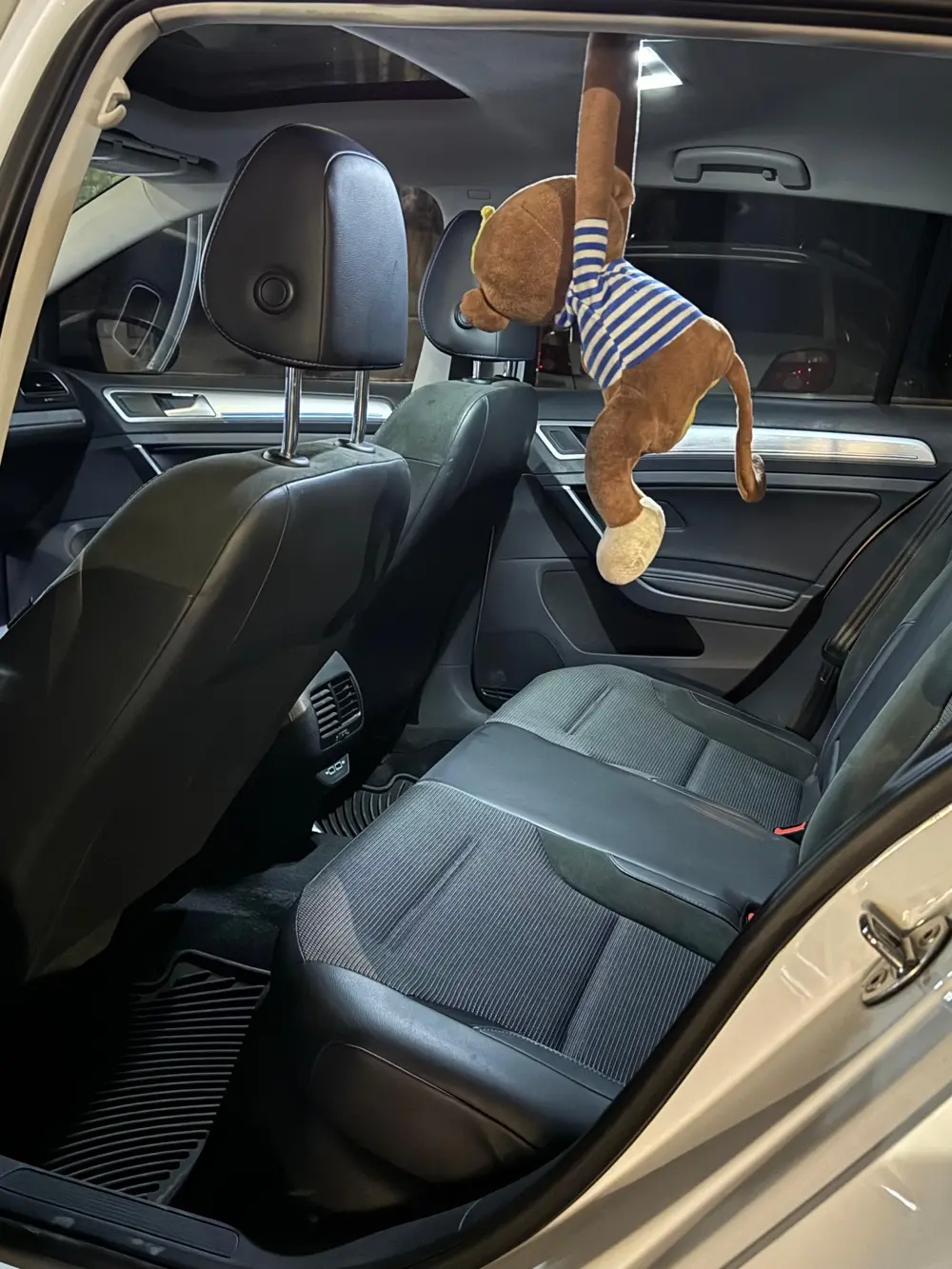 E-Golf Premium SEL 2019 اعلى صنف واعلى فئة كامل المواصفات - تشغيل بصمة + رادار