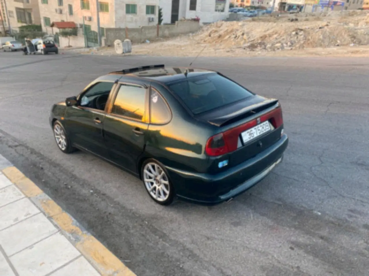 للبيع او للبدل على سياره عائليه