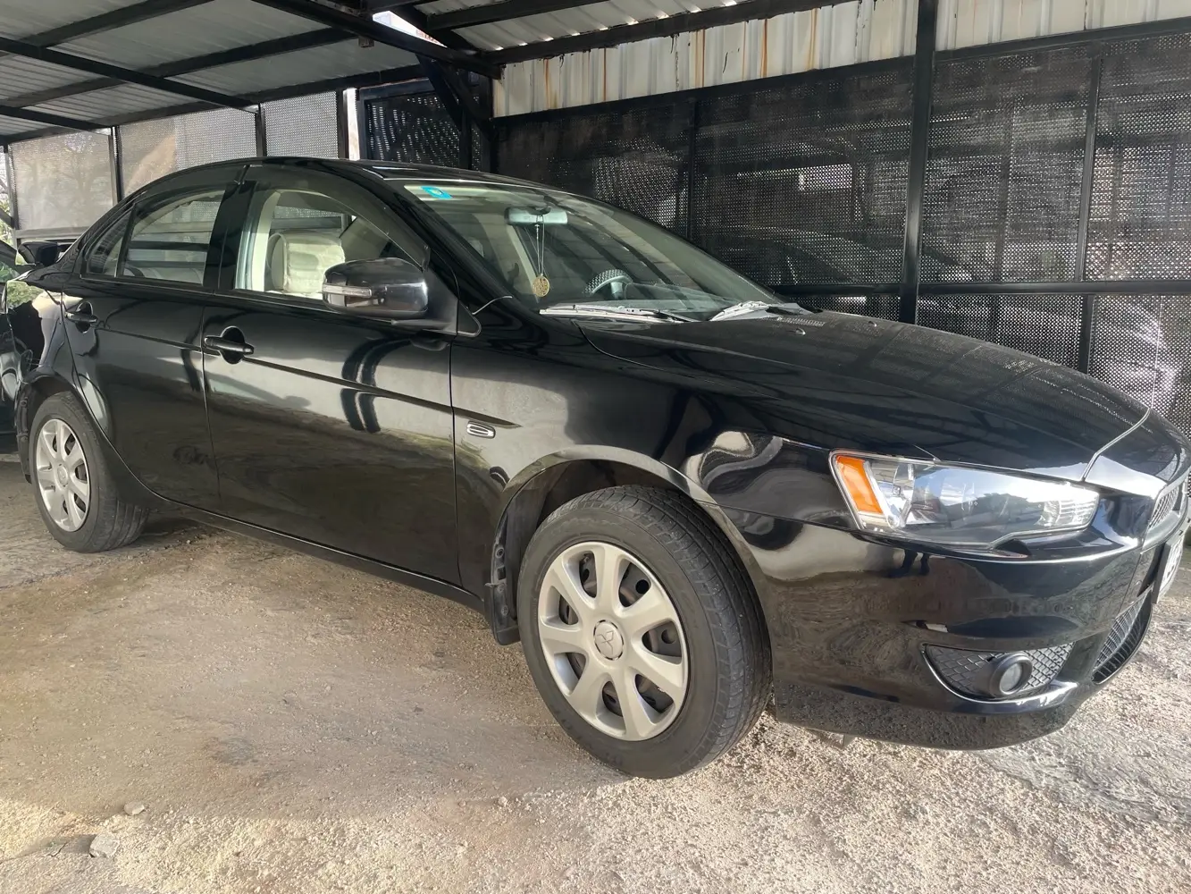 👉 لانسر EX 2015 مخزّنة – ممشى 44 ألف فقط