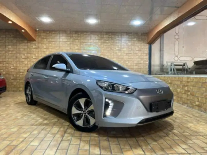 ايونك كهربا لون مميز  كوري