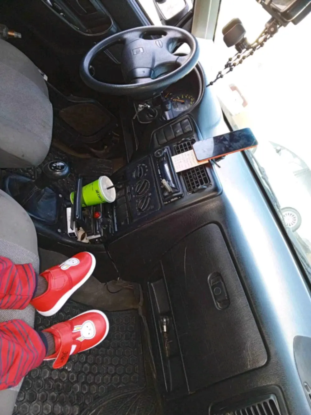 للبيع او للبدل على سياره عائليه