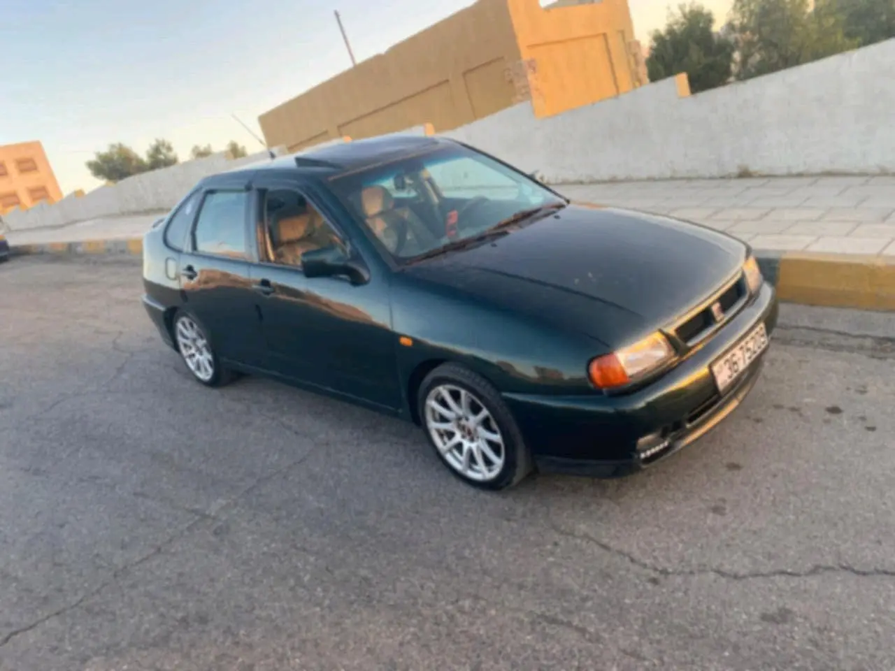 للبيع او للبدل على سياره عائليه