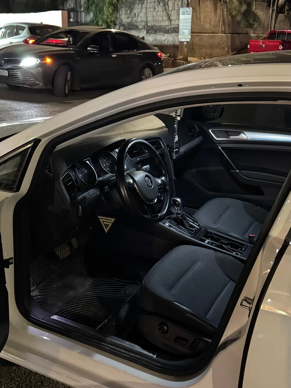 E-Golf Premium SEL 2019 اعلى صنف واعلى فئة كامل المواصفات - تشغيل بصمة + رادار