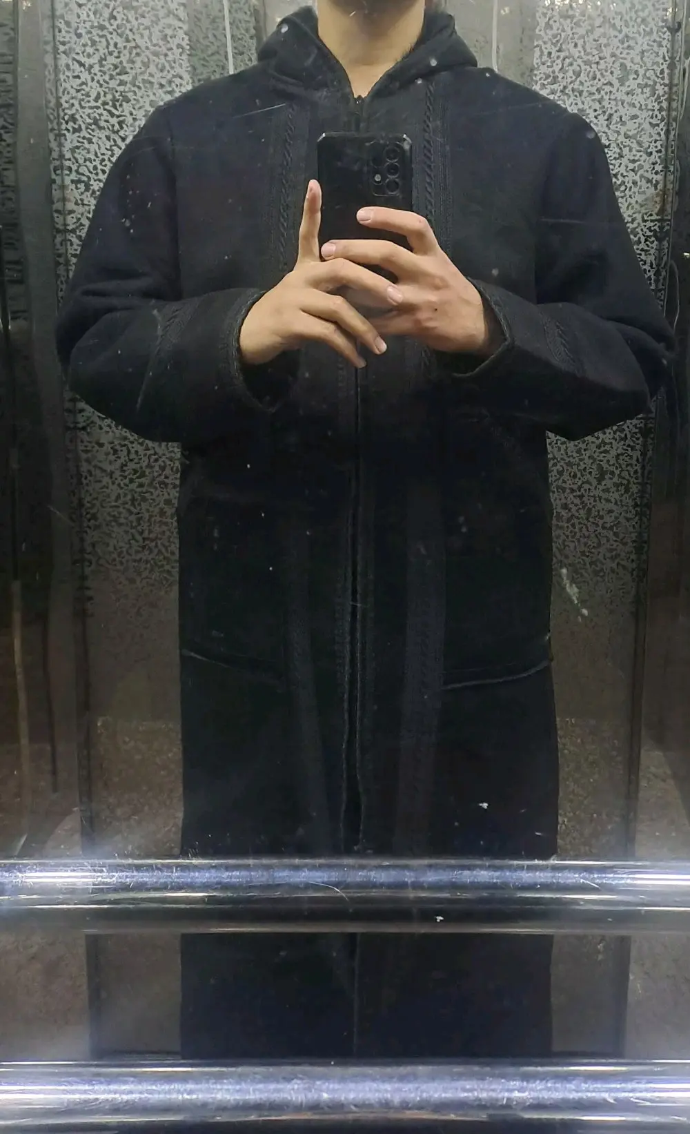 فروة رجالي جديدة  من شركة قفيشة الشهيرة نمرة 2 باللون الأسود الجميل ب14.99 دينار