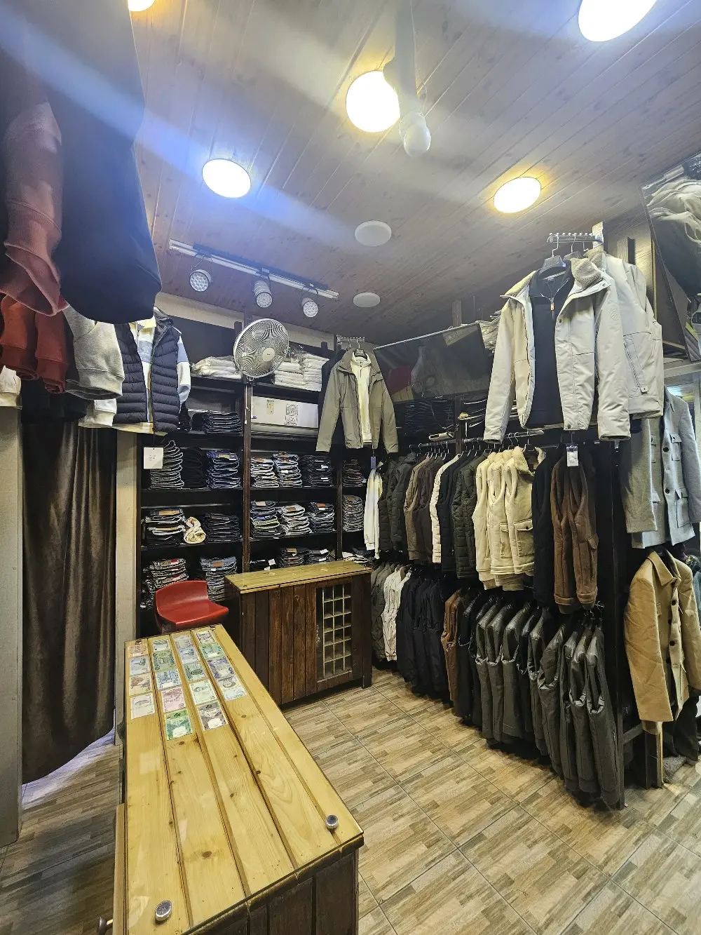 محل ملابس / نوڨيتيه للبيع