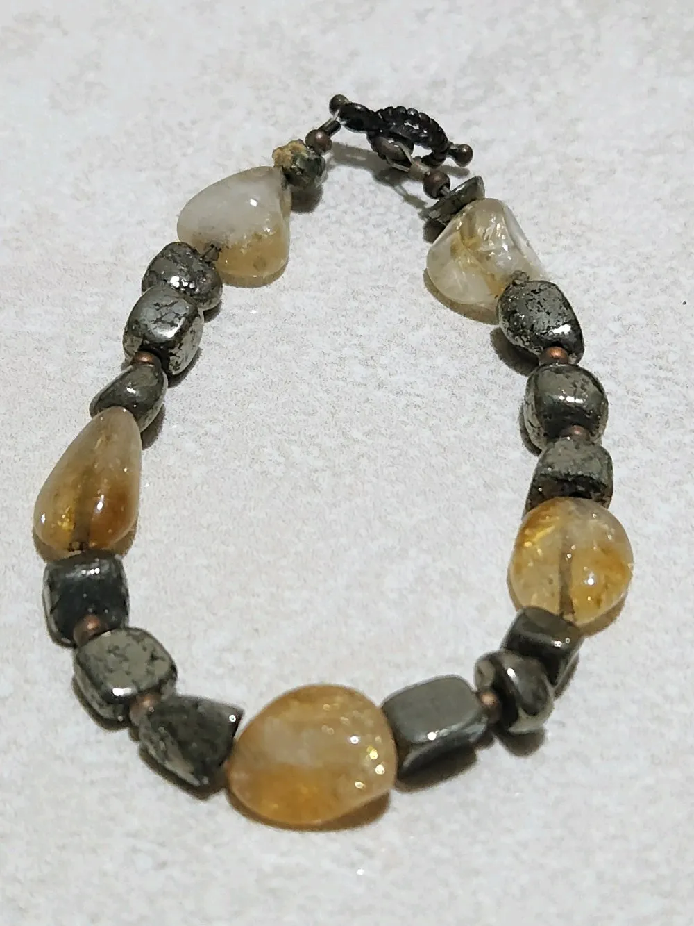 سوار  من السترين الطبيعي والبيريت