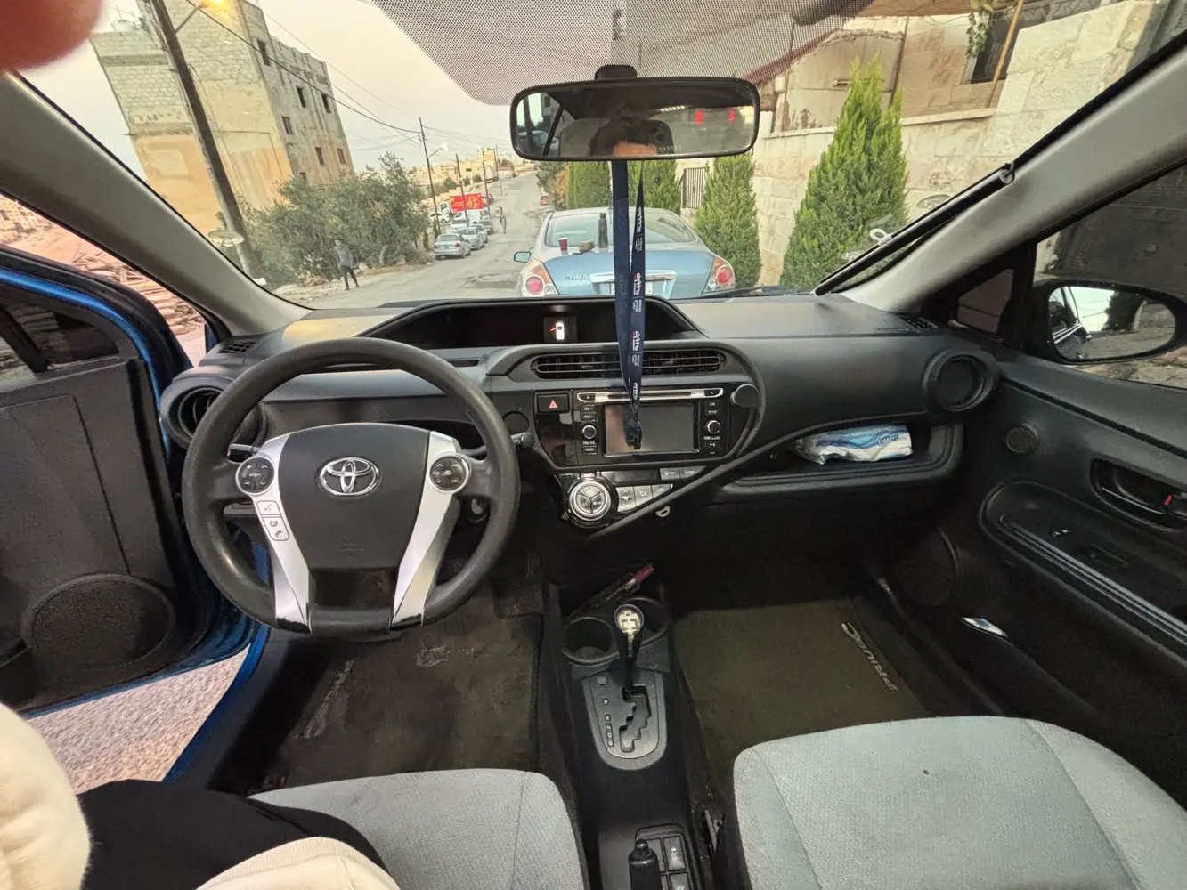 تويوتا بريوس سي للبيع