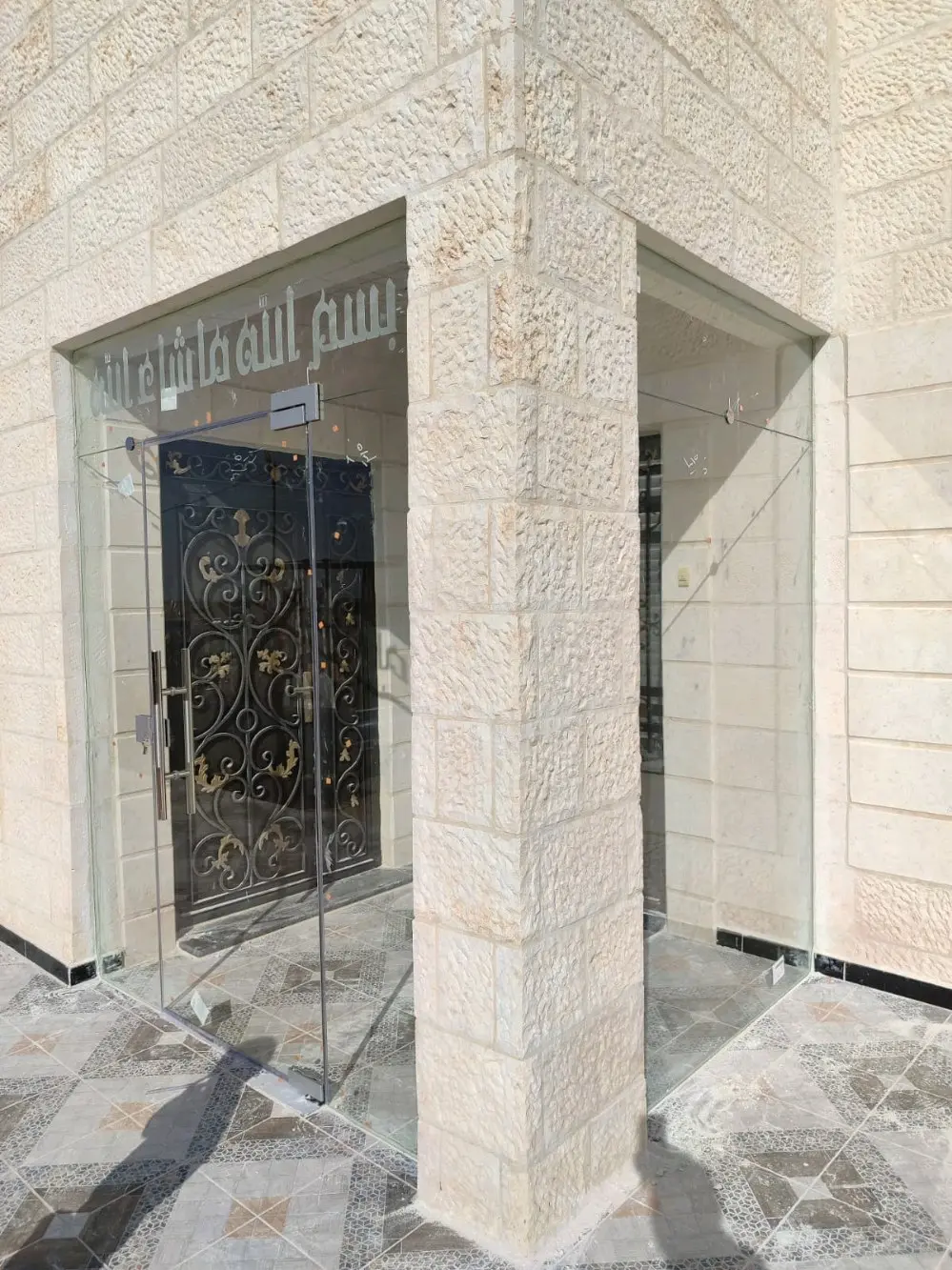 ابوشقرة للسيكوريت والزجاج