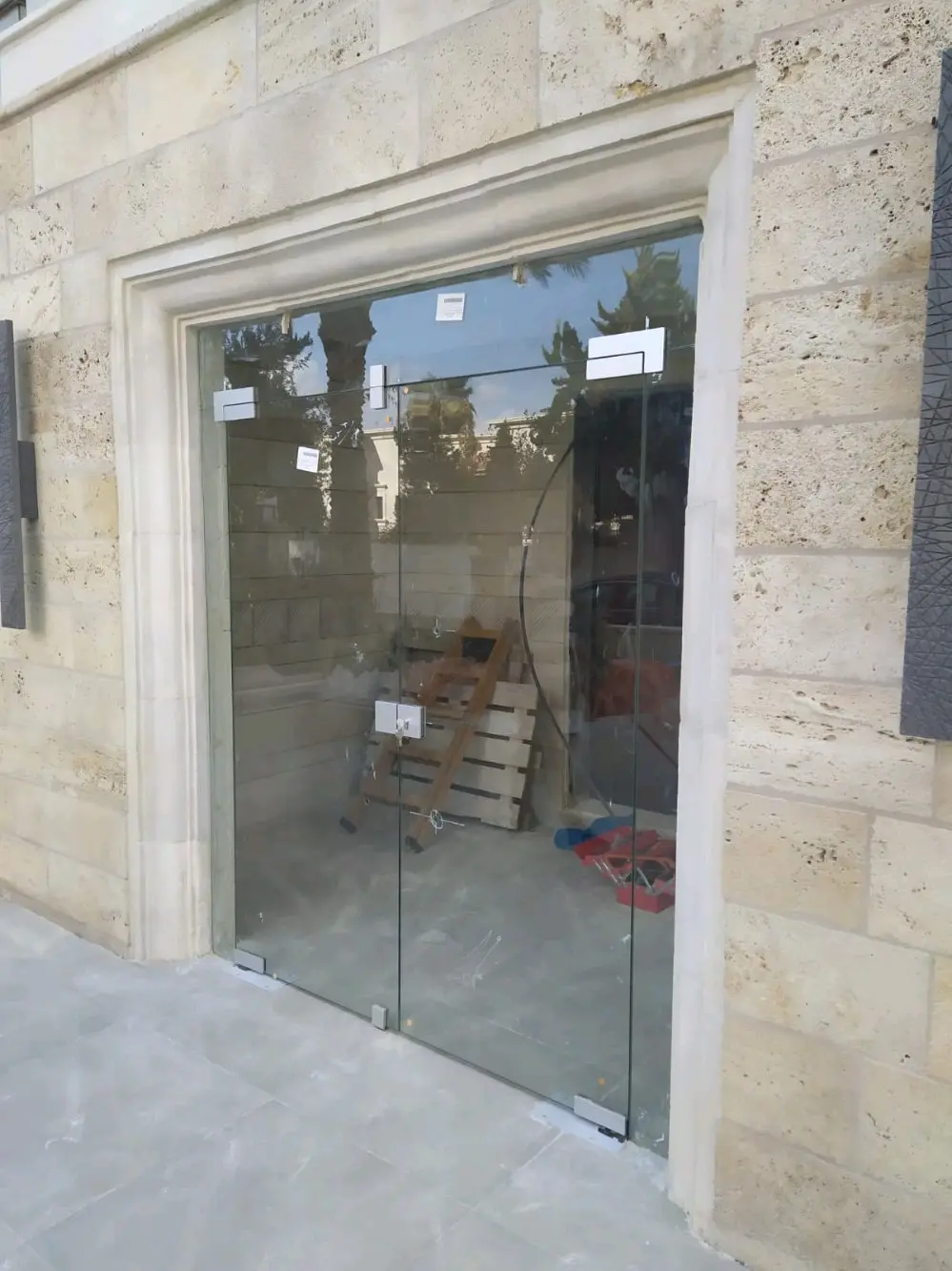 ابوشقرة للسيكوريت والزجاج