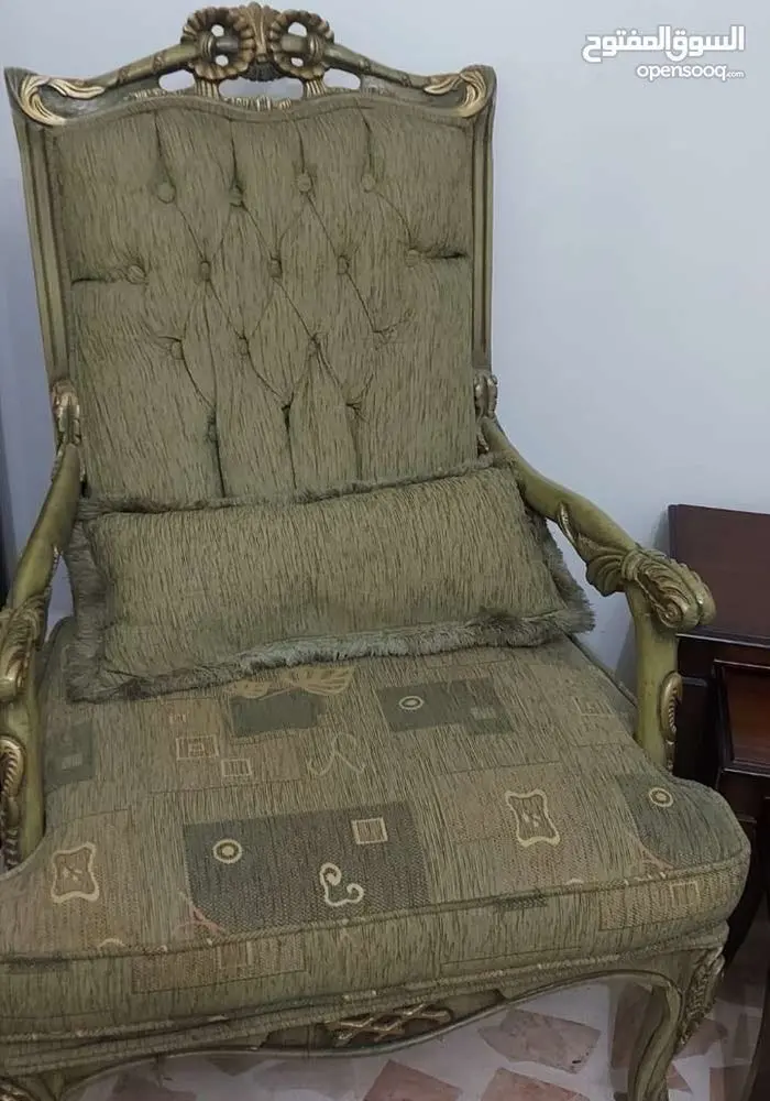 غرفة صيوف مع طقم طاولات