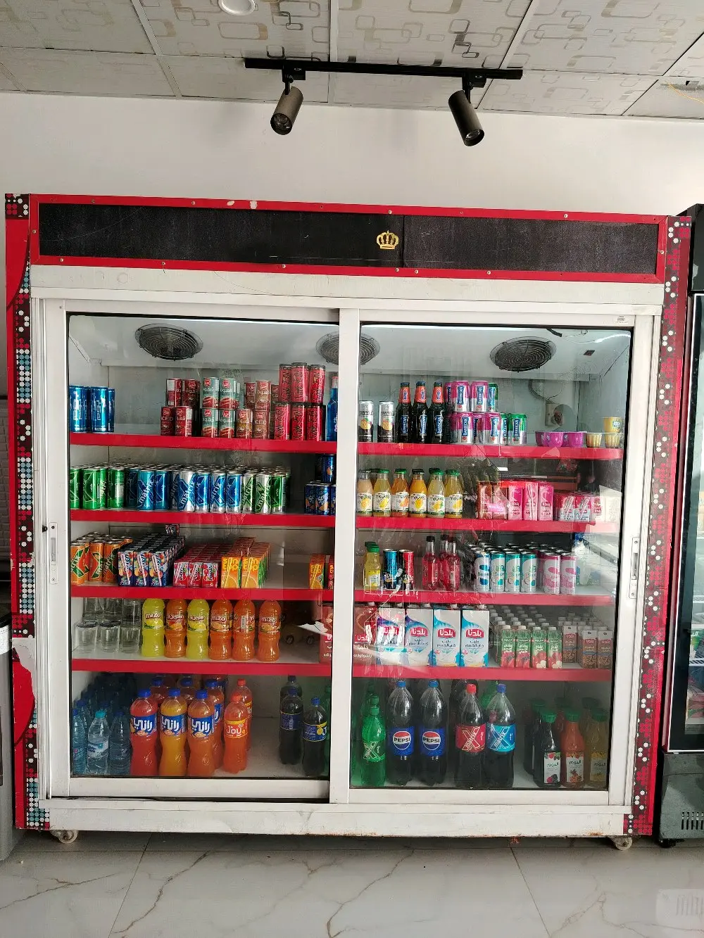 ثلاجة للبيع