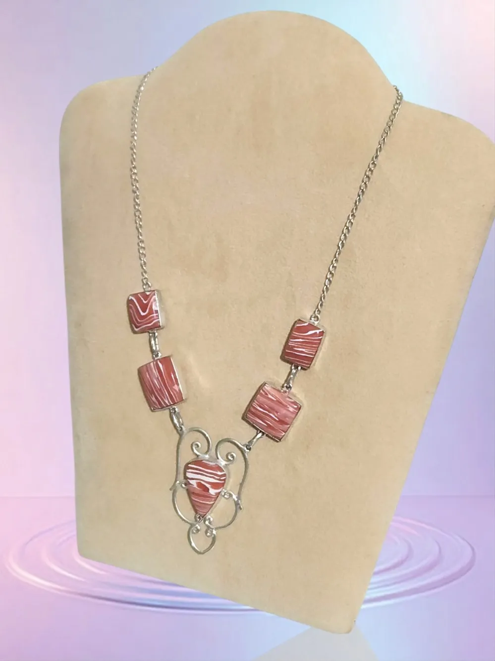 القلادة الفريدة