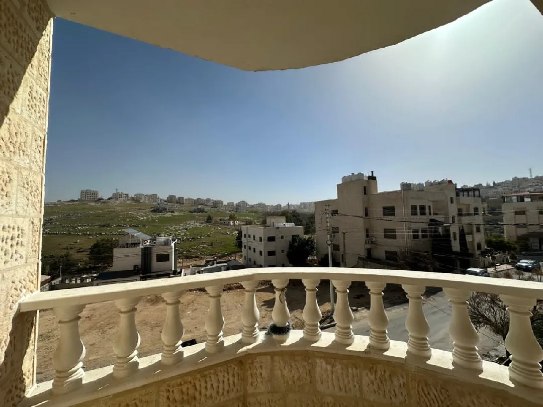 شقة جديدة طابق ثاني للبيع في ابو نصير حي الضياء بدفعة واقساط من المالك مباشرة