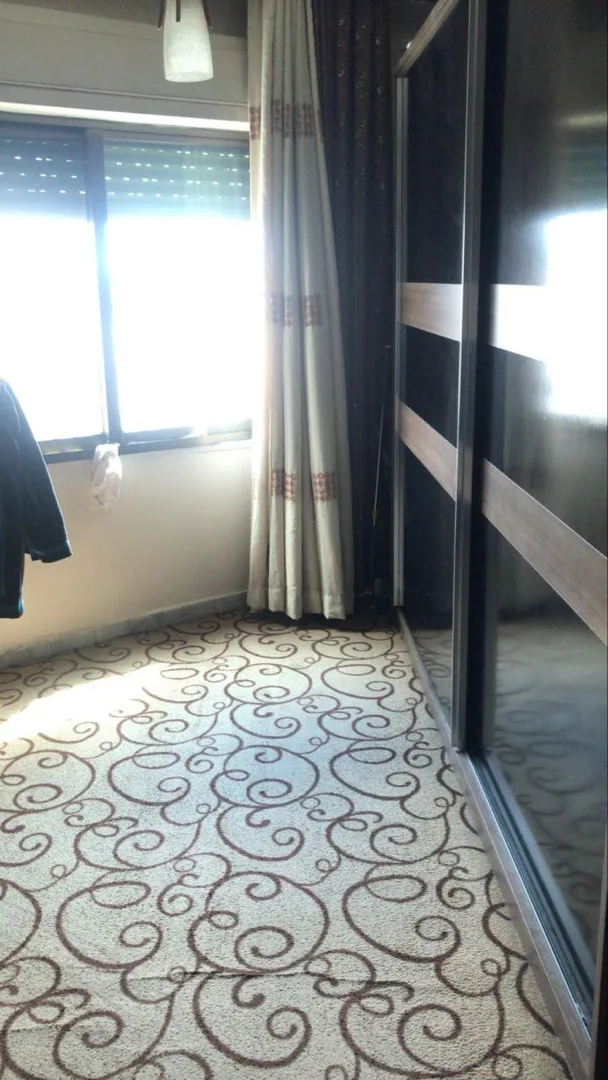 شقة طابق ارضي مع روف للبيع