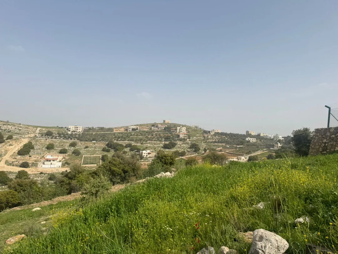 ارض بالزعتري السلط اطلاله رائعه