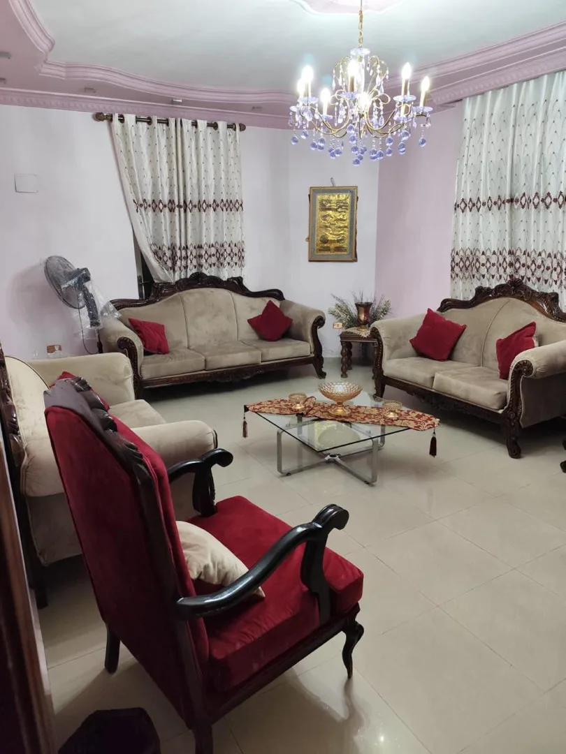 شقة طابق ارضي مع روف للبيع