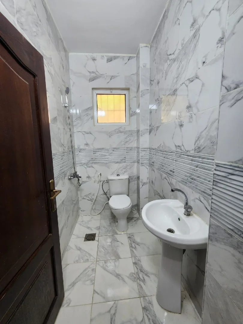 السلام عليكم ورحمه الله وبركاته ✋شقه للايجار في اربد 👍زبدا شرق المركز الغربي 👍من