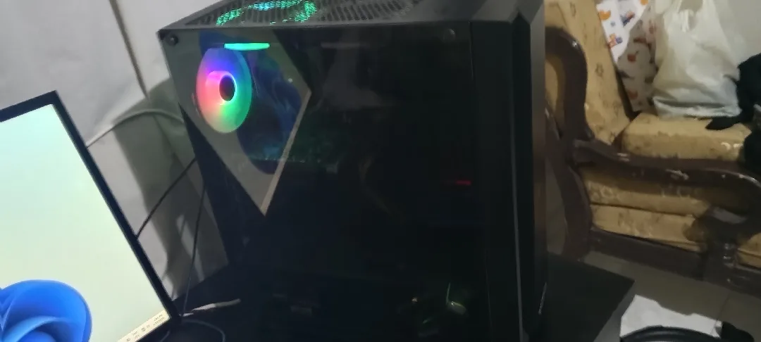 كمبيوتر بشغل كل اشي العاب برامج تصاميم وكاله للبيع بسعر حرق