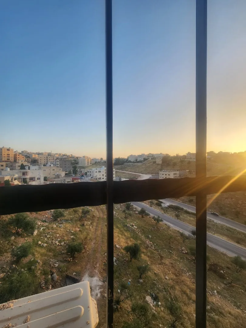 السلام عليكم ورحمه الله وبركاته ✋شقه للايجار في اربد 👍زبدا شرق المركز الغربي 👍من