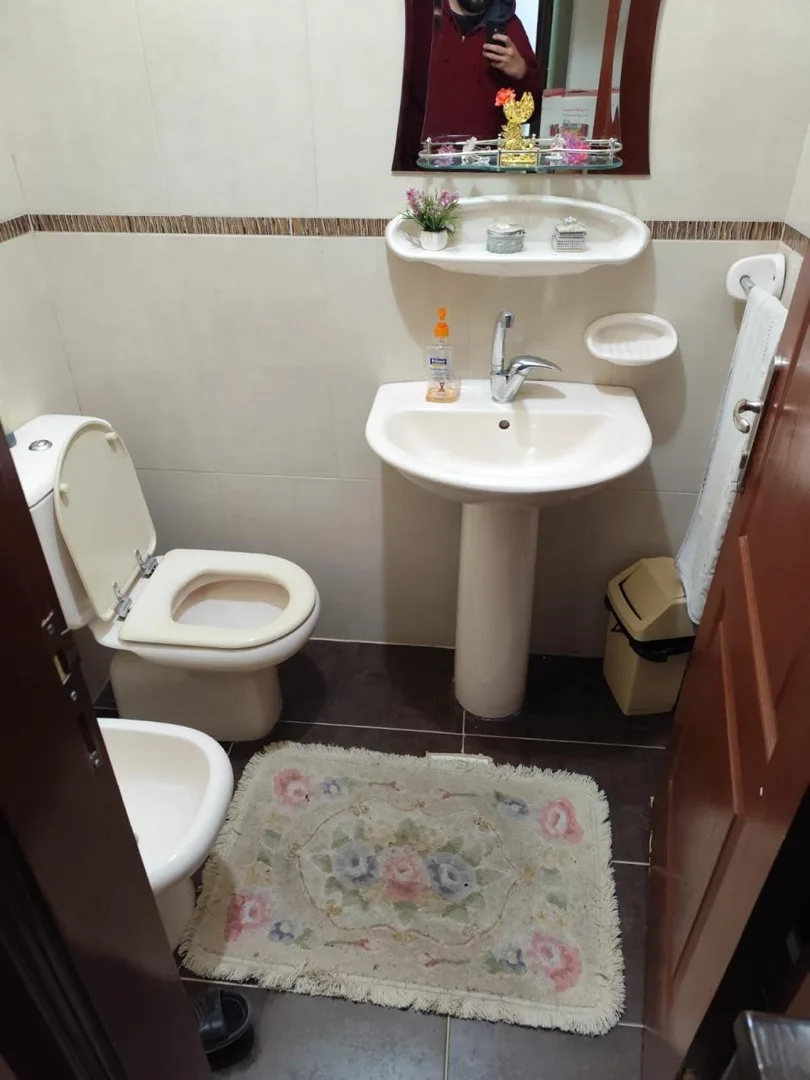 شقة طابق ارضي مع روف للبيع