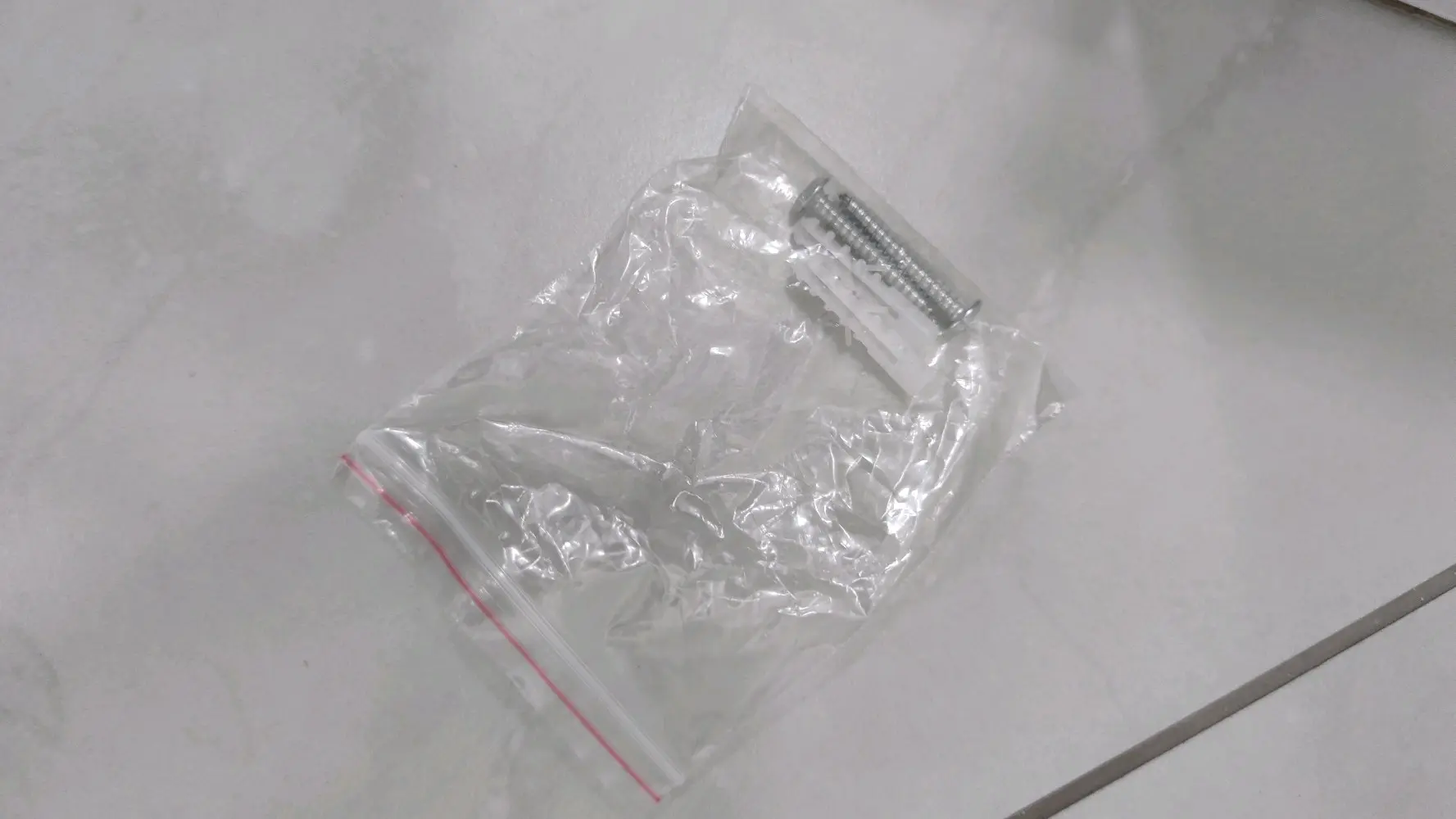 كاميرا مراقبة ذكية EZVIZ LC1C مع كشافات قوية - جديدة (كرتونة مفتوحة)