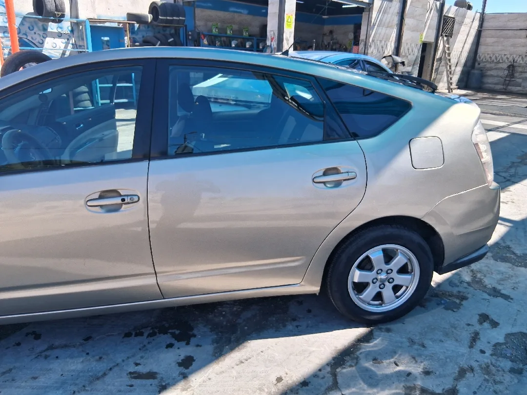 تويوتا بريوس موديل 2008