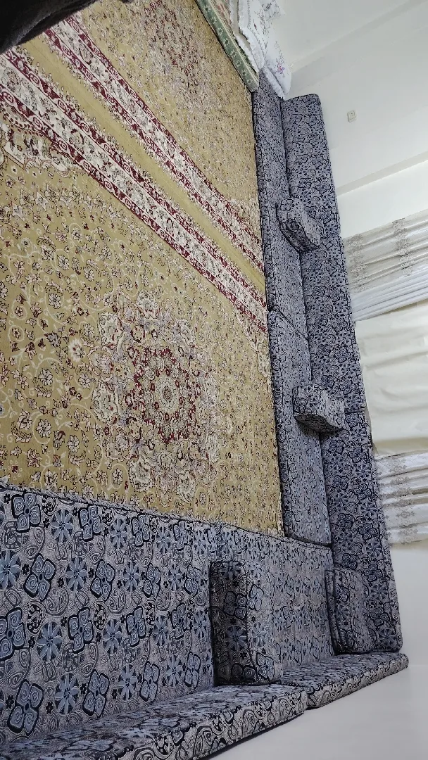 فرشات بحالة ممتازة