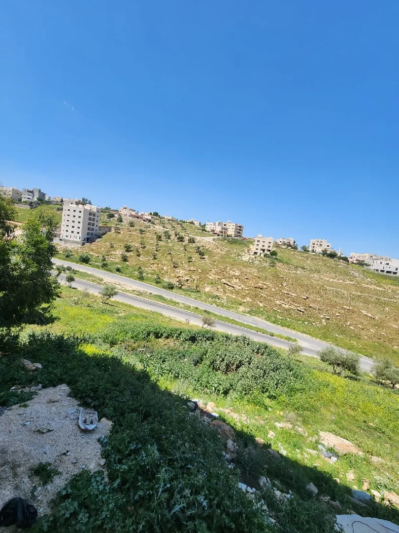 السلام عليكم ورحمه الله وبركاته ✋شقه للايجار في اربد 👍زبدا شرق المركز الغربي 👍من