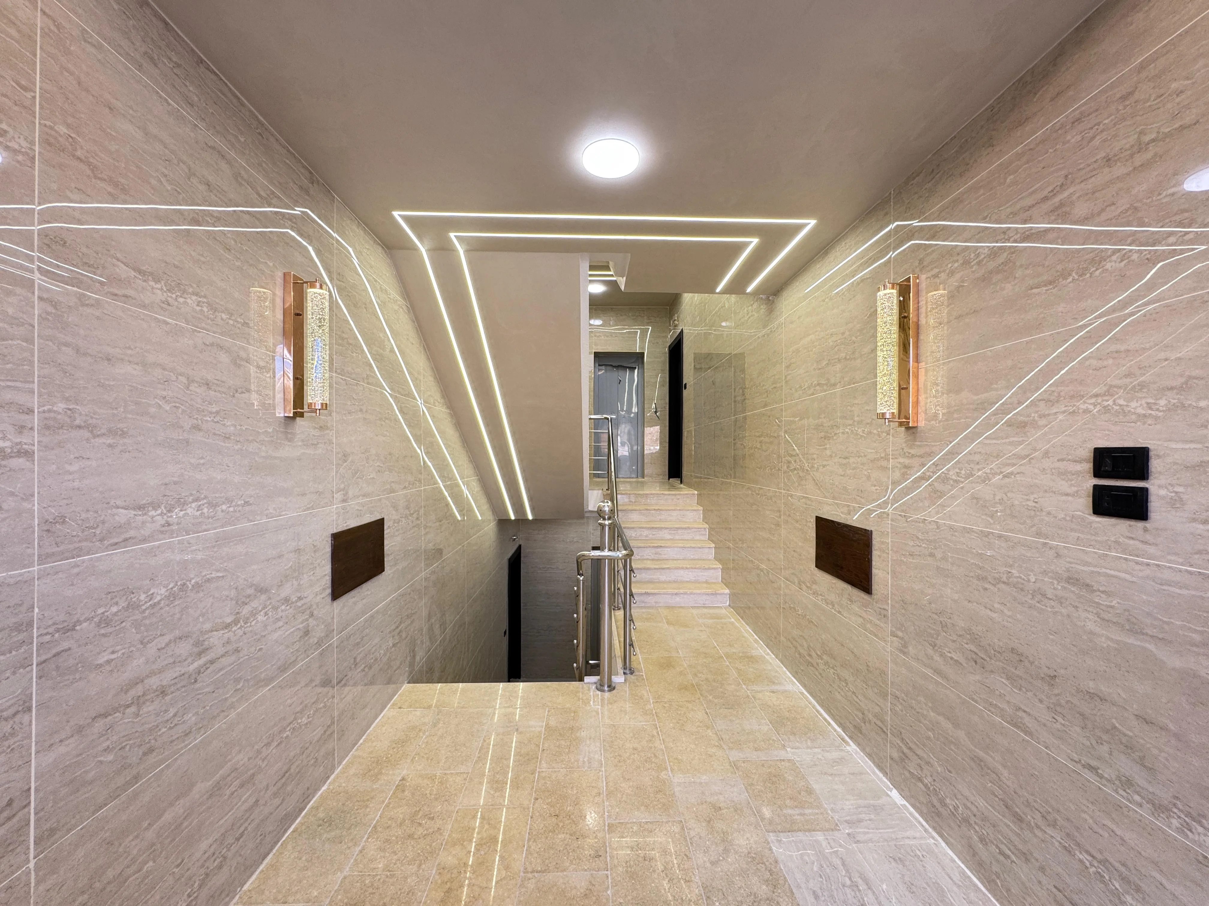 شقة ارضيه ١٦٢ م مع راس ٤٠ م للبيع في البنيات / جانب مدارس ادحصاد التربوي