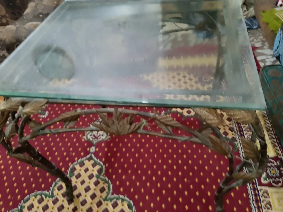 طاولة كورنر حجم كبير سيكوريت وحديد ثقيل مدهون حراري موجودة بالبقعة 0785050360