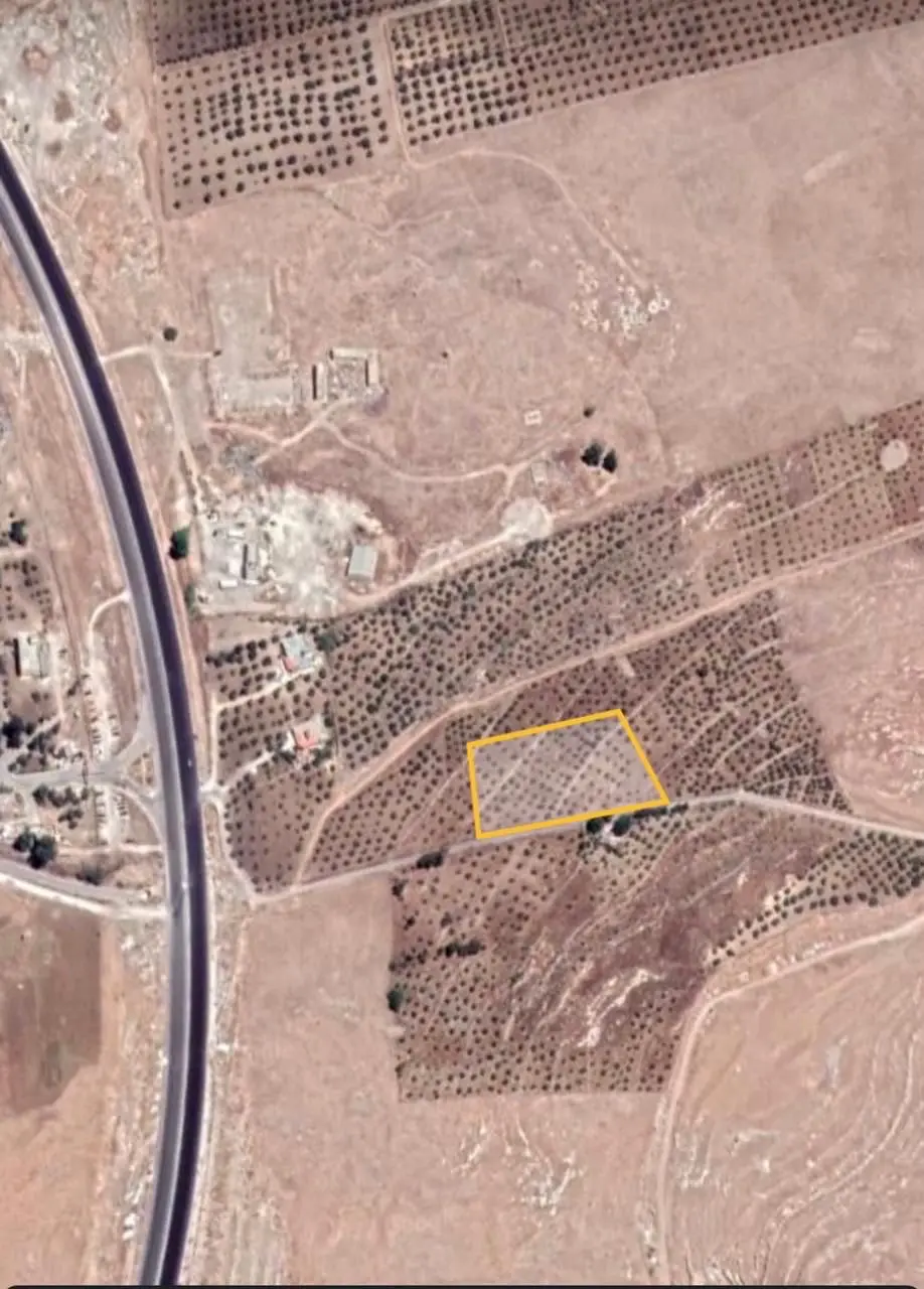 ارض في كفريوبا بجانب شارع المية