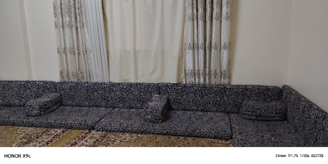 فرشات بحالة ممتازة