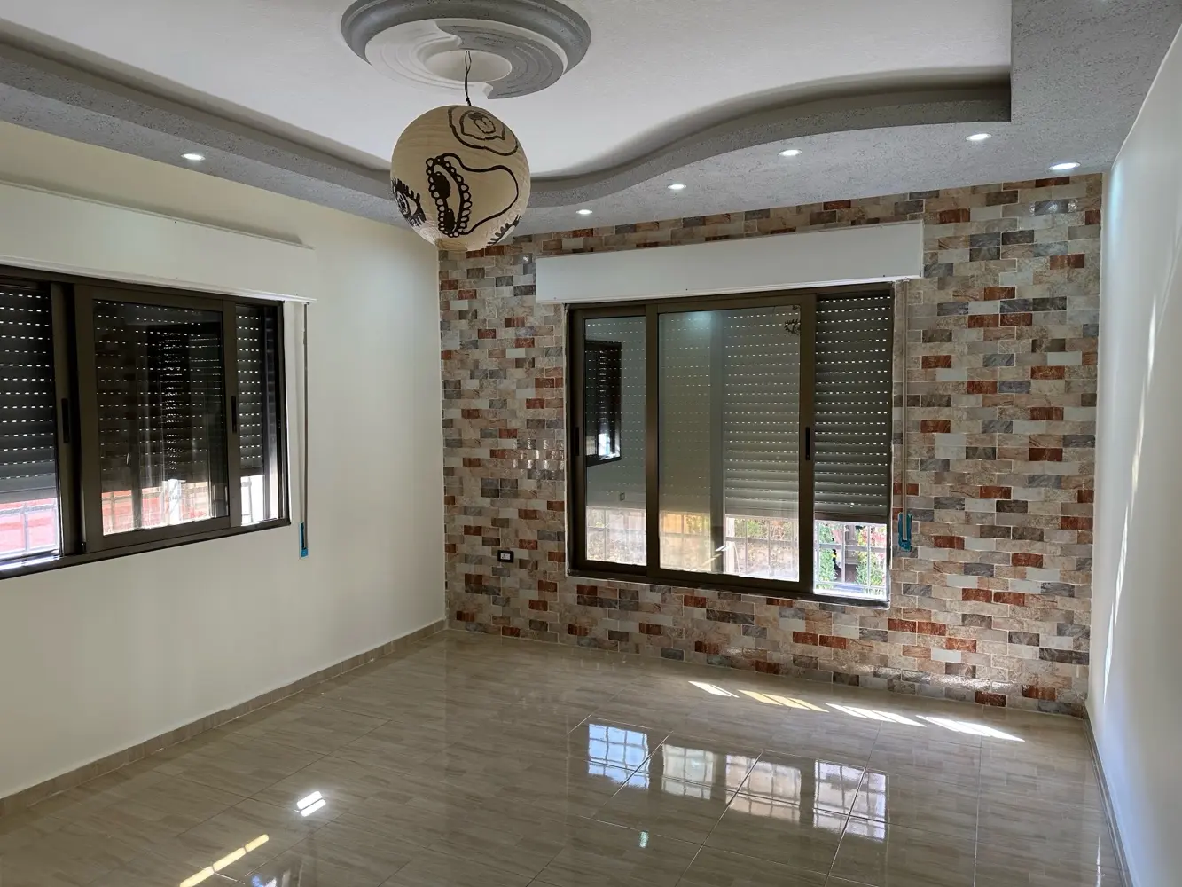 شقه مميزه للايجار قرب اسواق MK الراهبات الورديه/مساحه 165 مناسبه للطلبه الوافدين