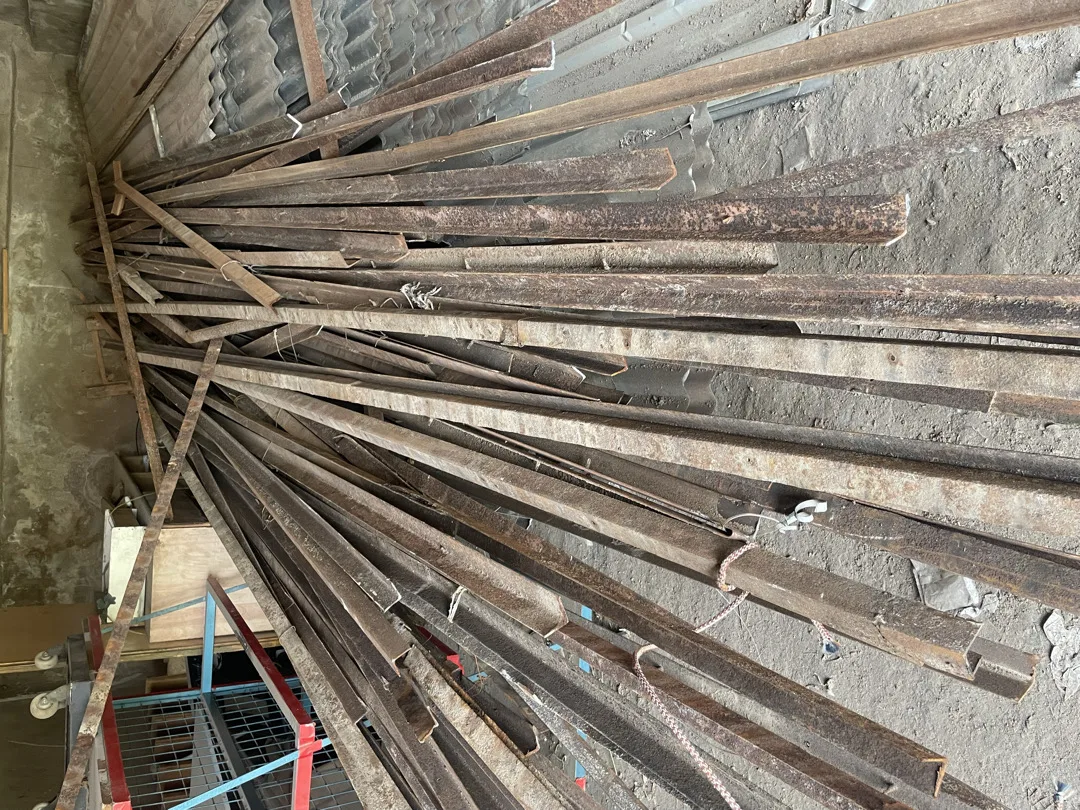 الواح زينكو و زوايا وجسور حديد ثقيل