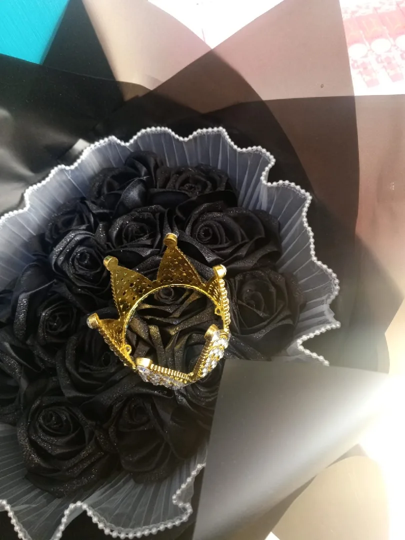 ورد بضل.. وذكرى ما بتذبل! 🌹✨