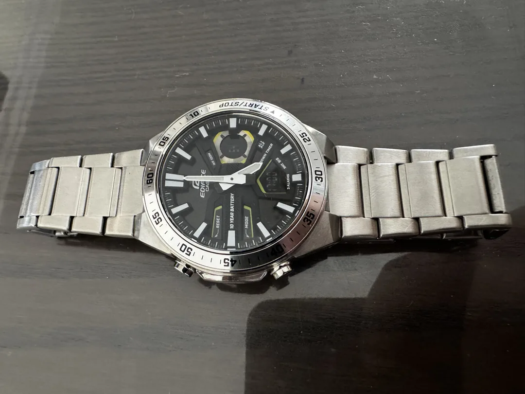 ساعة Casio Edifice أصلية EFV-C110 — World Time / 10 Year Battery / WR100M