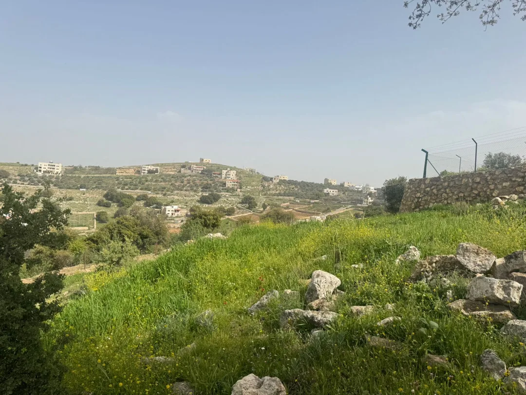 ارض بالزعتري السلط اطلاله رائعه