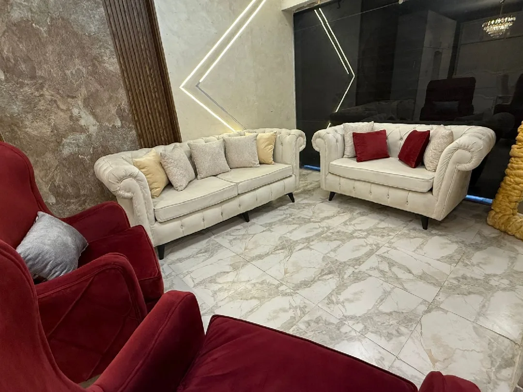 طقم كنب modern 🛋️ راقي جداً ، 7 مقاعد 💺، خشب سويد 🪵 بالكامل ، اسفنج دانلوب ، قماش