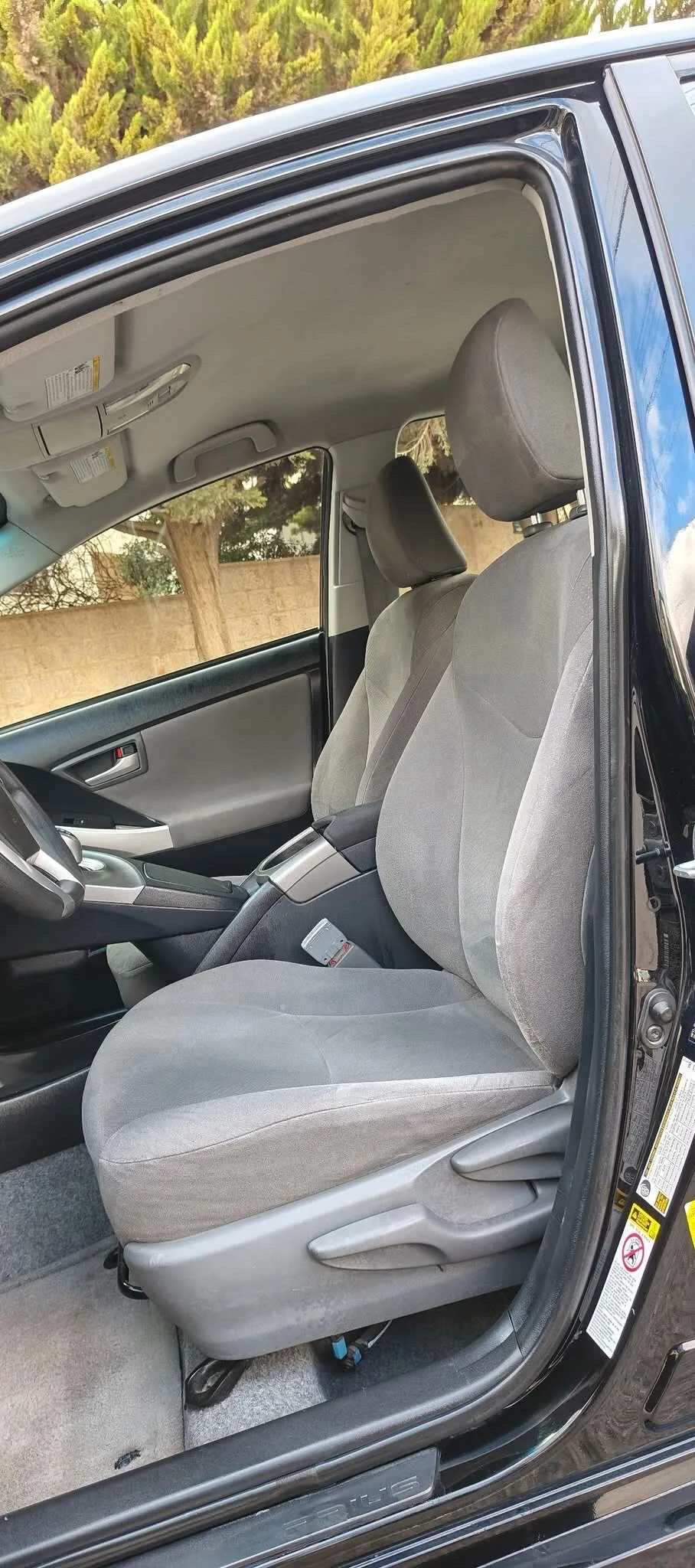 تويوتا بريوس موديل 2015 مالك واحد ممشى 72 الف فقط ثلاث جيد وقصعه