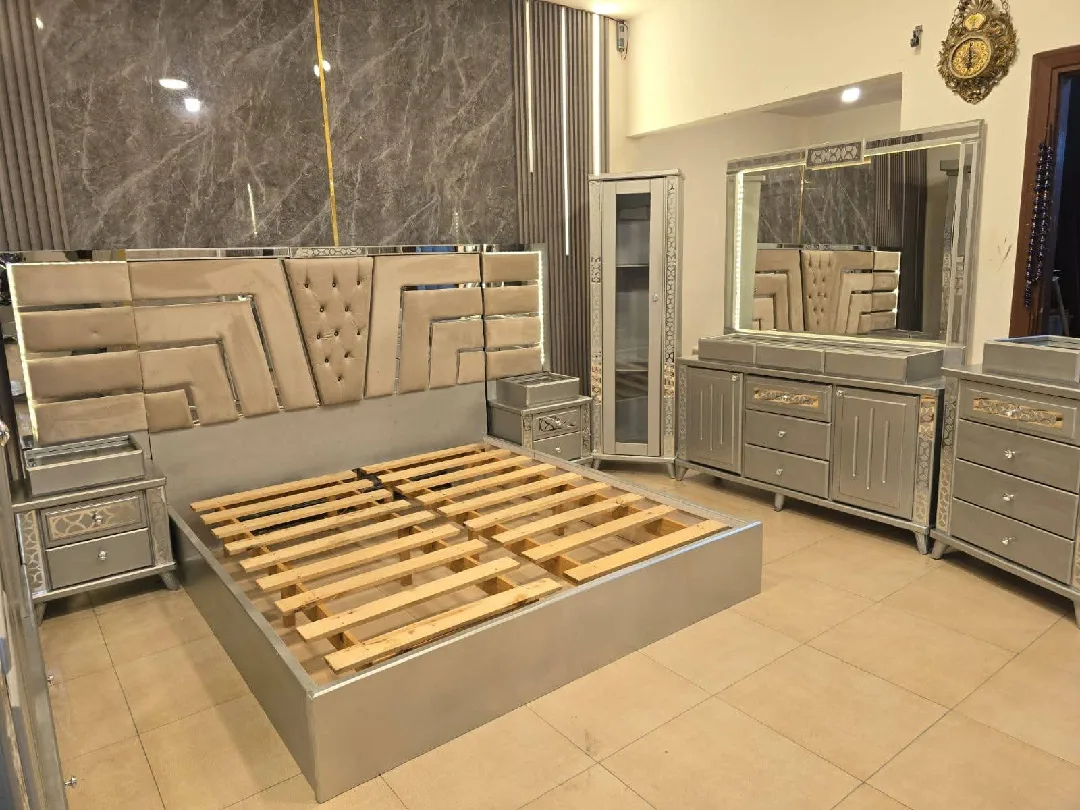 غرف نوم ماستر، وشبابي
