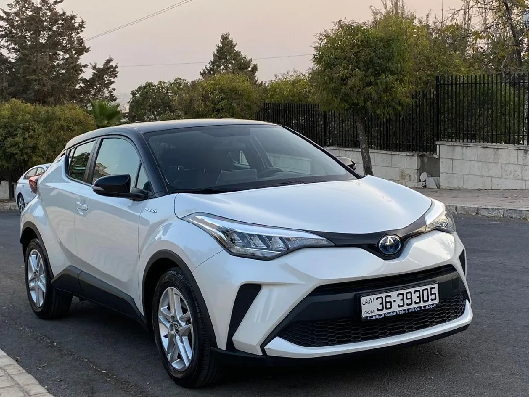للبيع تويوتا C-HR LE هايبرد 2023 — سعر لقطة30 ألف كم فقط | مواصفات خليجية