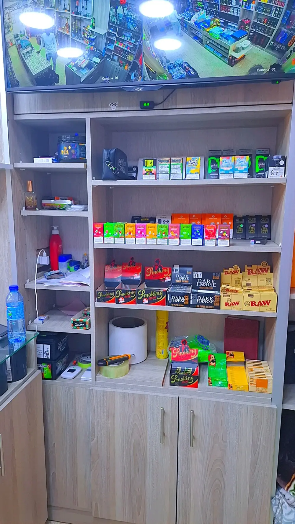 محل مستلزمات تدخين ومعسل يعمل بشكل ممتاز