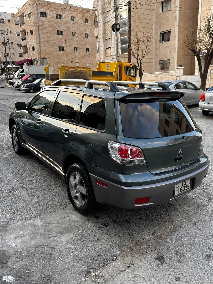 متسوبيشي اوتلاندر 2003